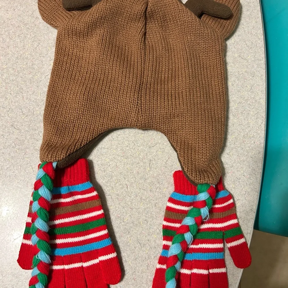 Pre Teen/Teen Amscan Reindeer Hat With Red Striped Gloves- One Size